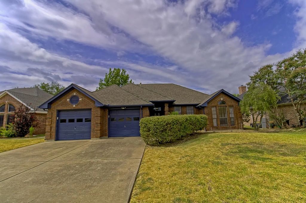 913 York Street, Forney