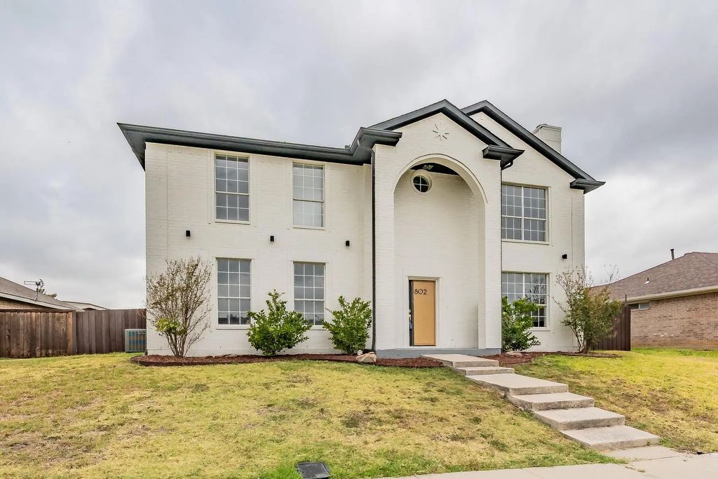 802 Azalia Drive, Lewisville