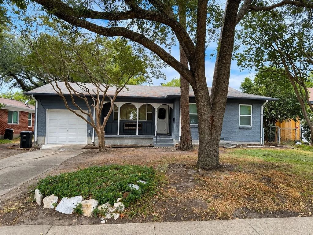 1323 Crestridge Drive, Mesquite