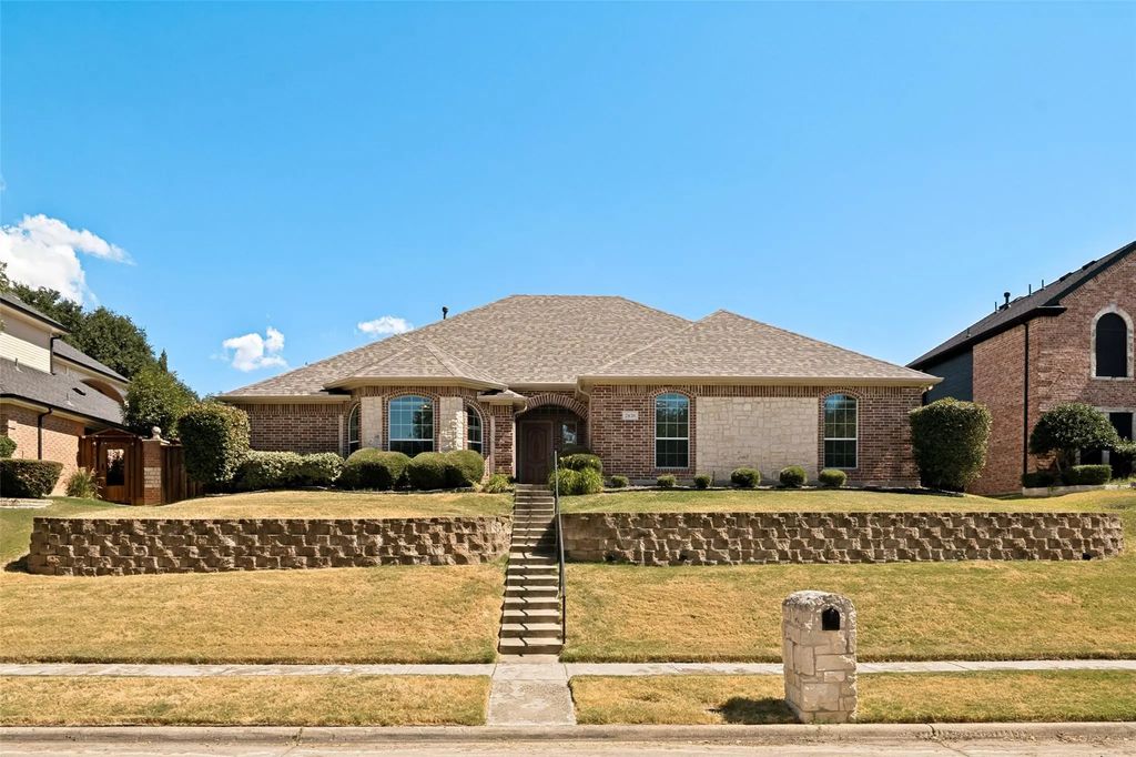 2426 Club Creek Boulevard, Garland