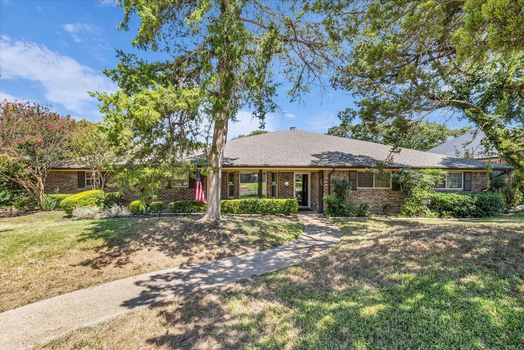 705 Poage Drive, Woodway