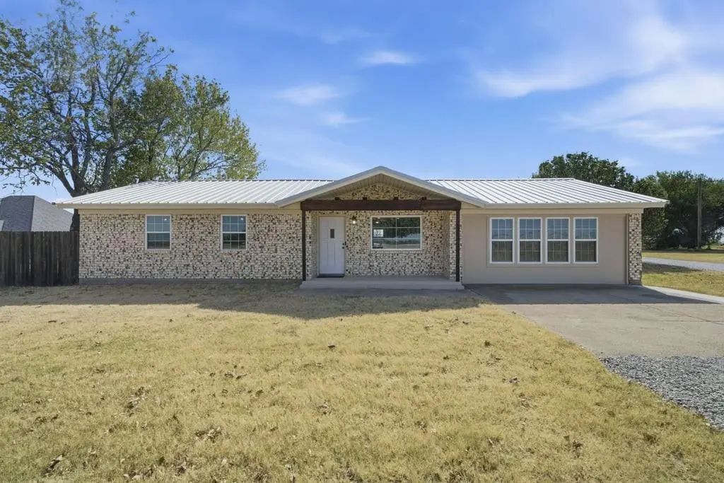 14717 Highway 6, Eastland