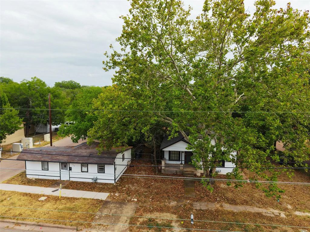 314 Kaufman Street, Waxahachie