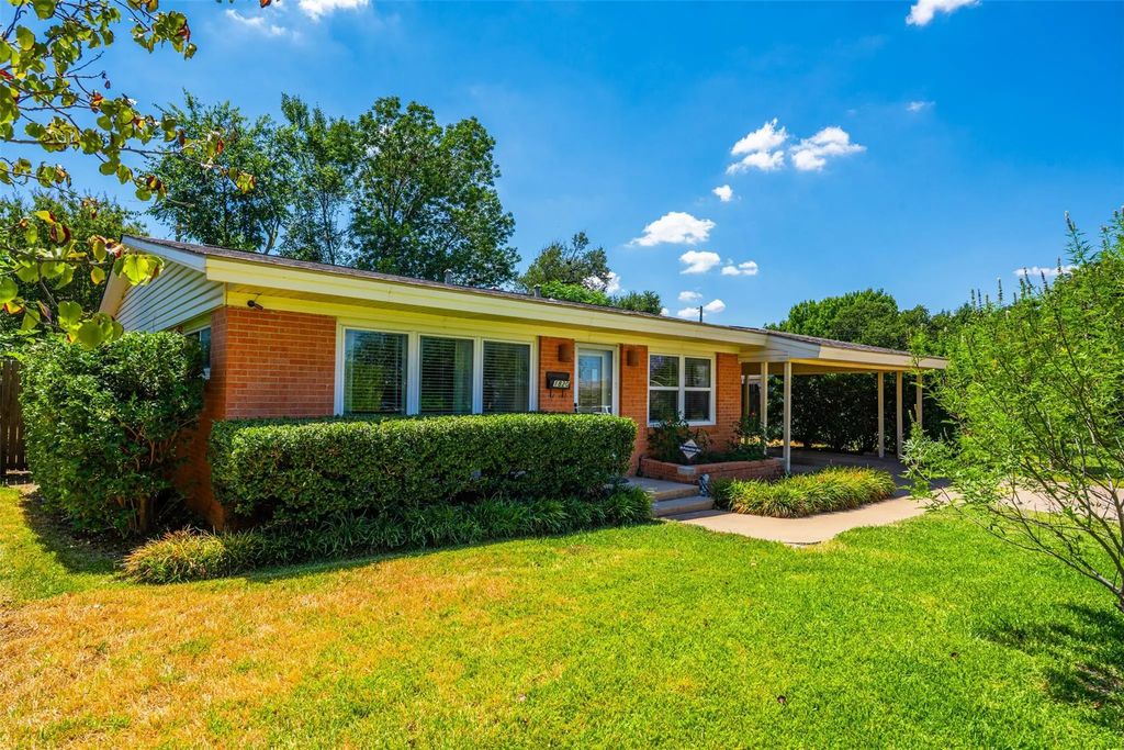 1820 Puritan Drive, Irving