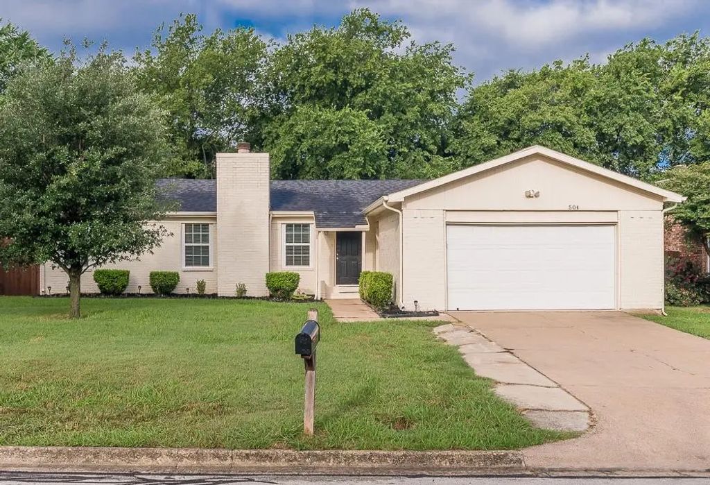 504 Circleview Drive, Mansfield