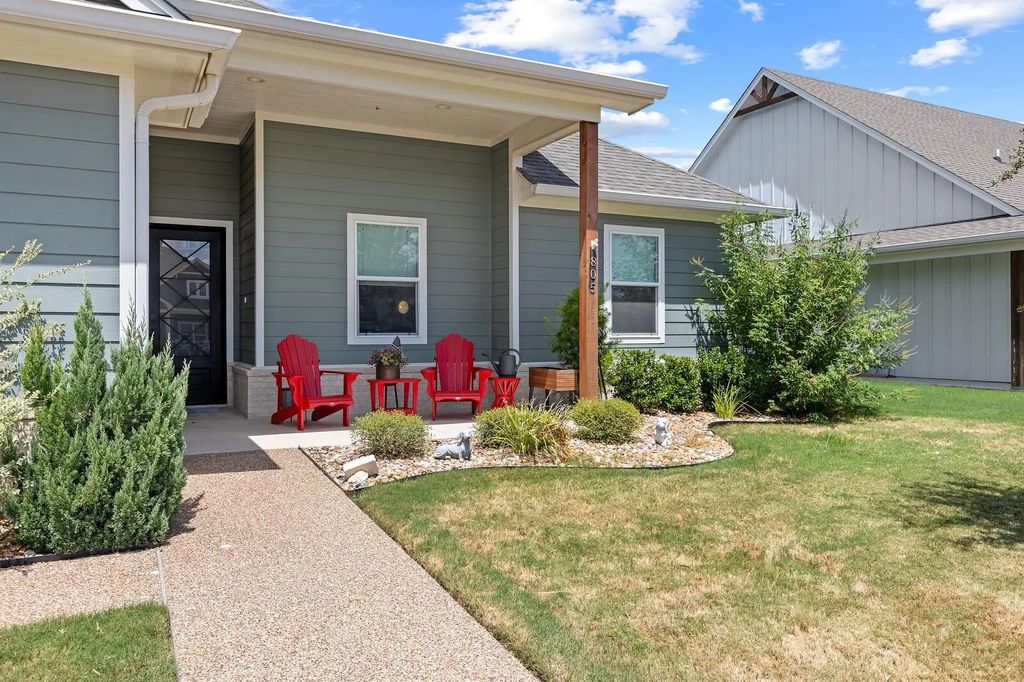 805 Forward Pass Drive, Hewitt