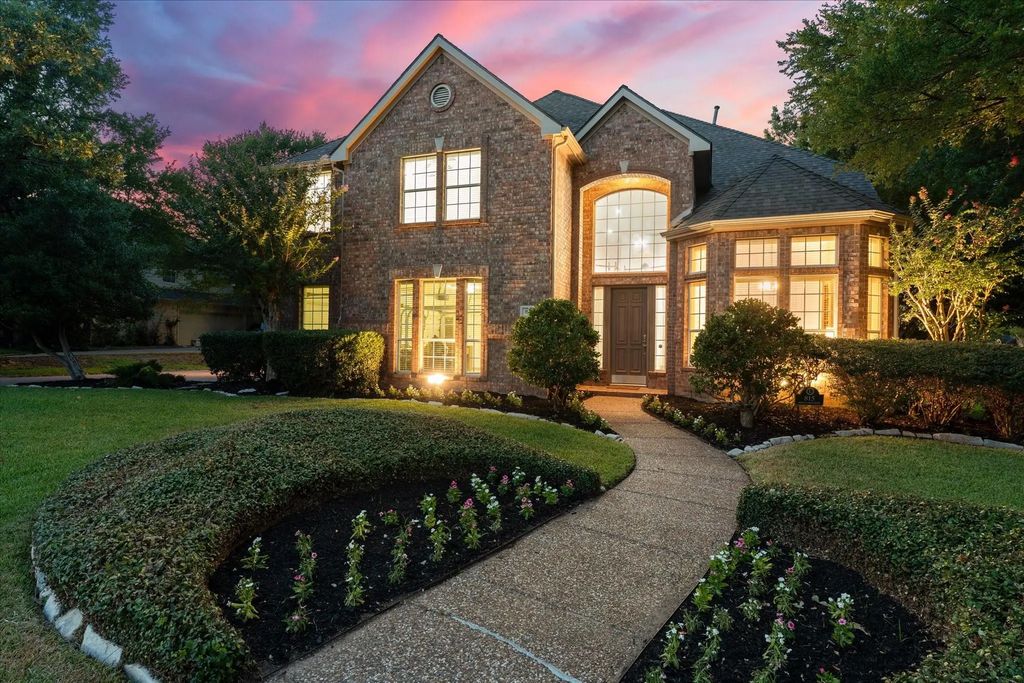 815 Forest Lakes Drive, Keller