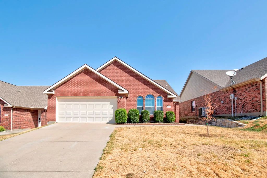 9001 Wild Rose Lane, Aubrey