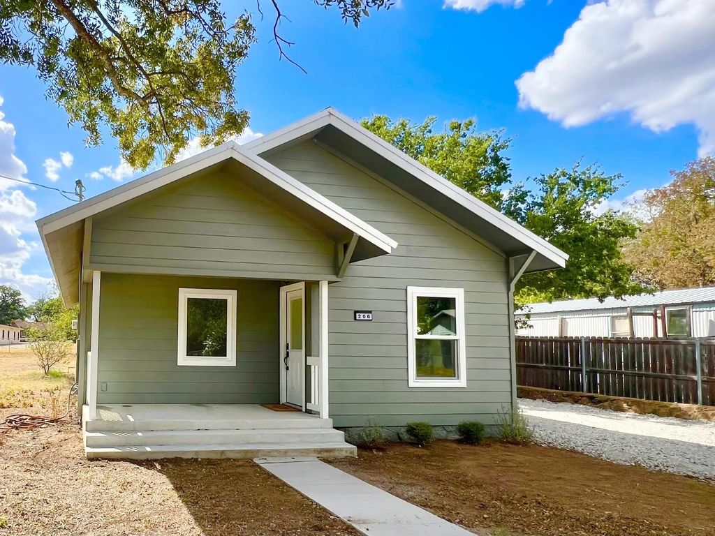206 Vine Street, Bangs