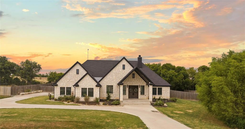 240 Royals Ranch Road, Lorena
