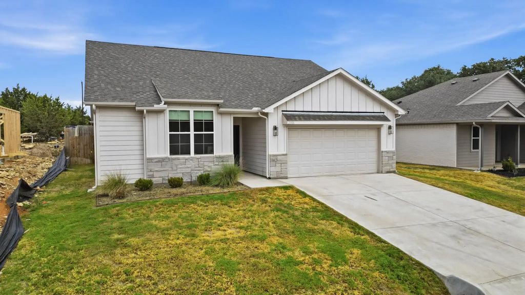 2306 Pedernales Court, Granbury