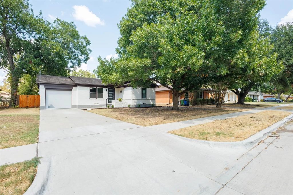 1011 E Alan Avenue, Carrollton