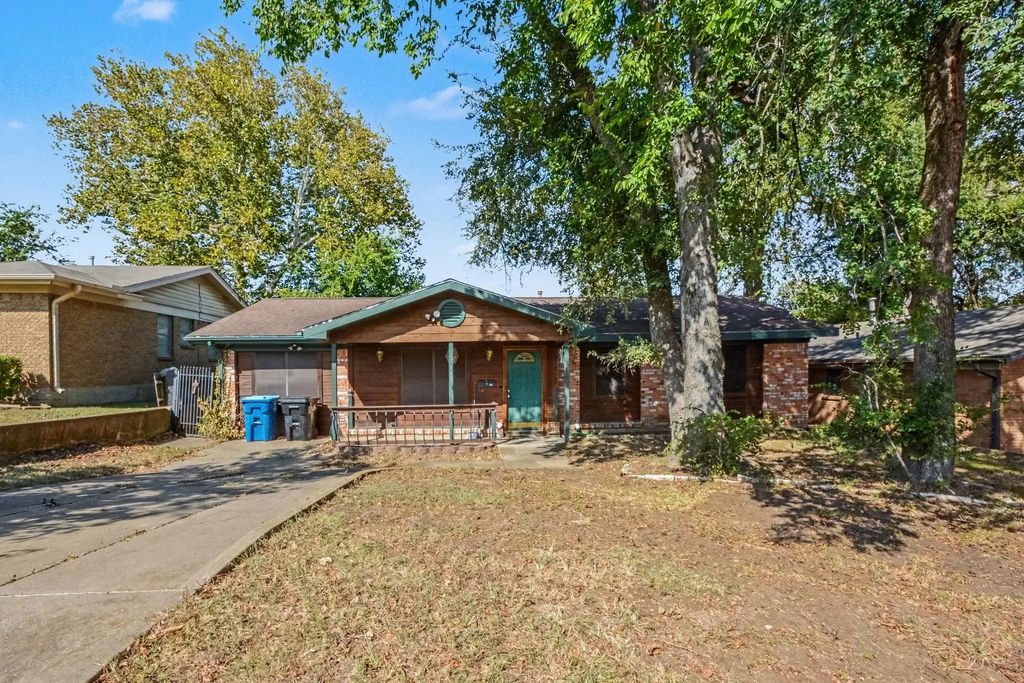 145 N Imperial Drive, Denison