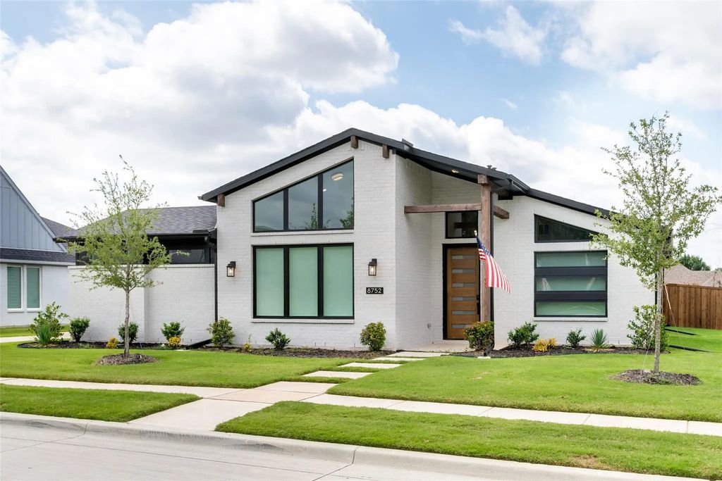 8752 Hightower Drive, North Richland Hills
