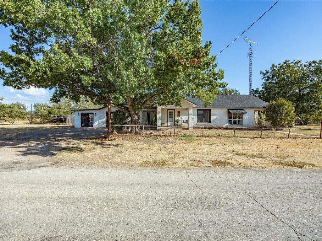 208 E Church Street, Woodson