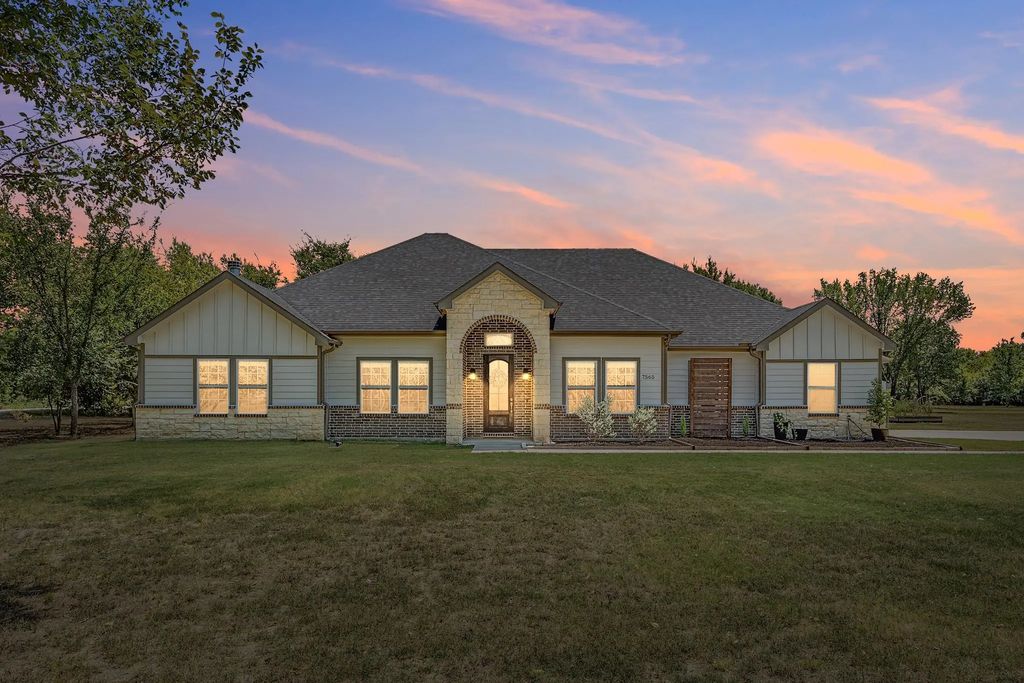 7565 Caddo Creek Road, Quinlan