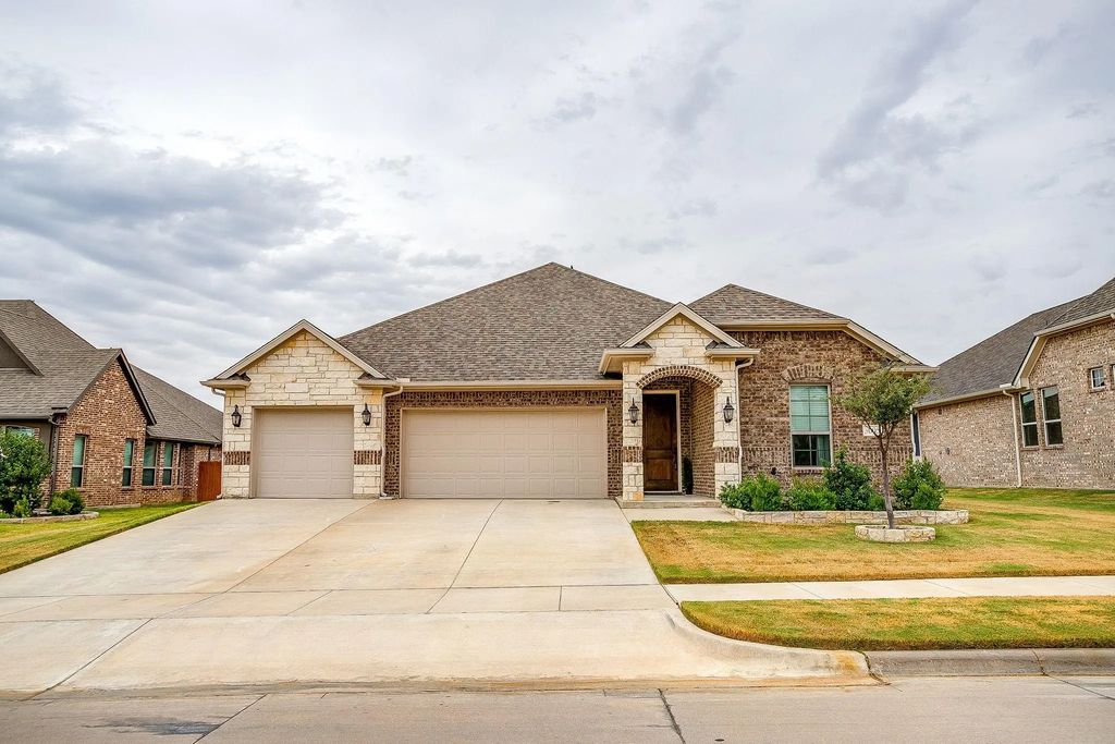 3005 Nob Hill Drive, Burleson