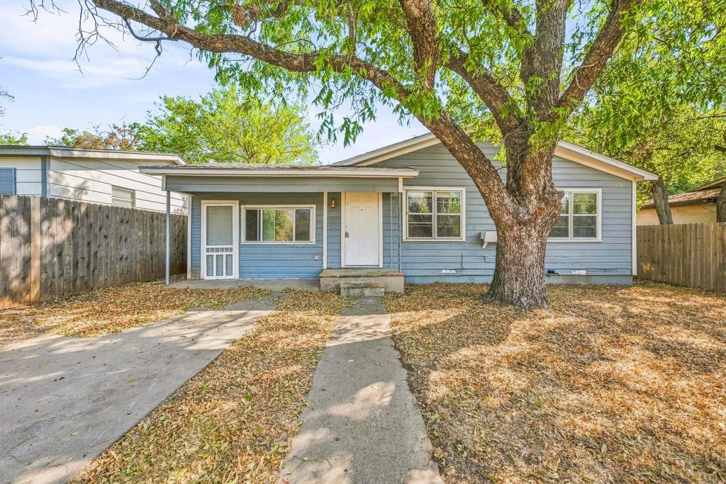 1397 N Estes Street, Stephenville