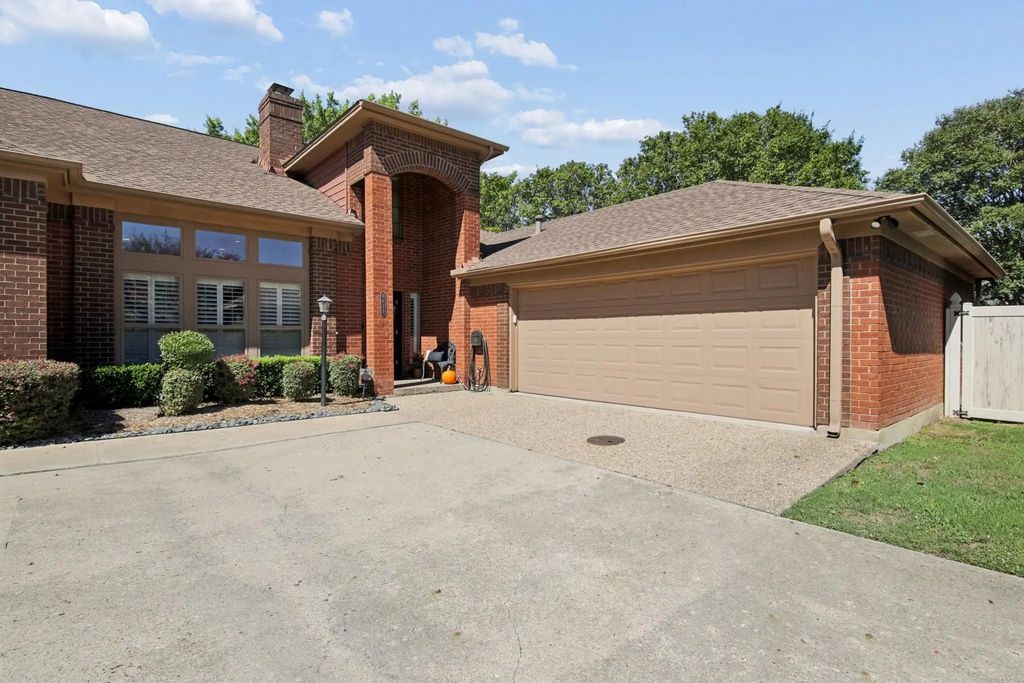 6615 Waterwood Circle, Benbrook