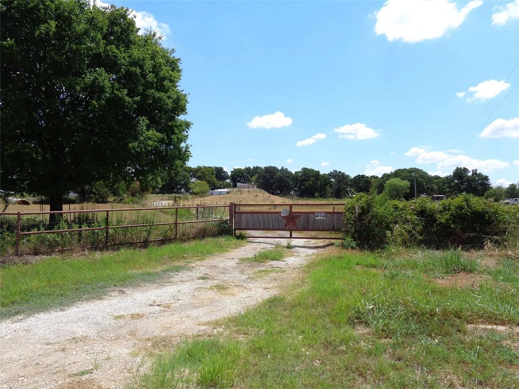 212 Private Road 114, Covington