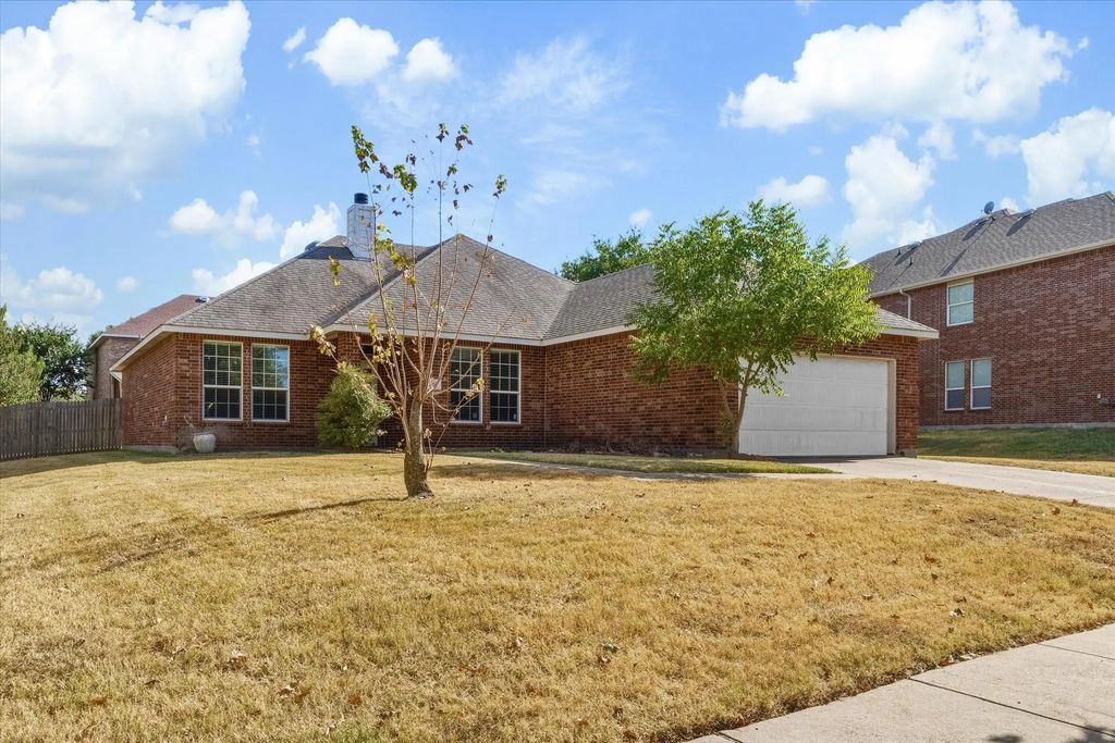 1738 Summerwood Lane, Cedar Hill