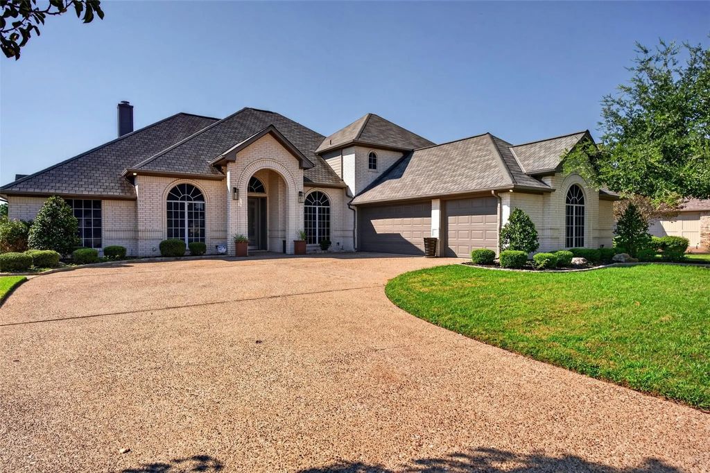 2612 Waters Edge Drive, Granbury