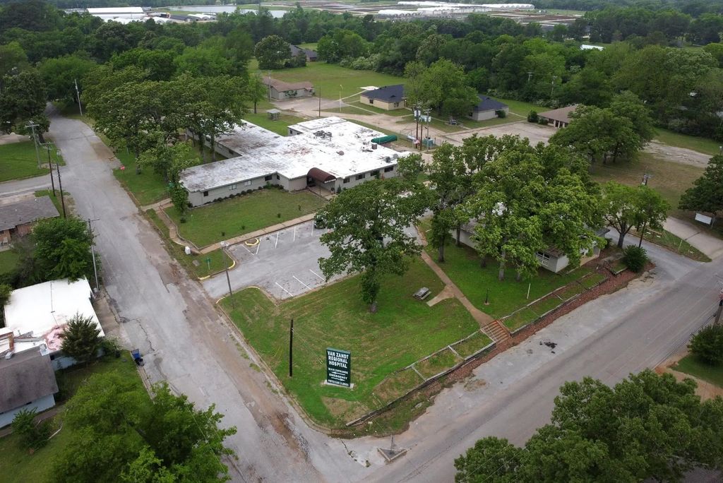 707 N Waldrip Street, Grand Saline