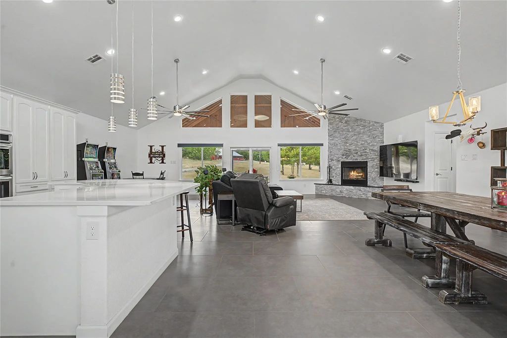 8615 County Road 534, Whitewright