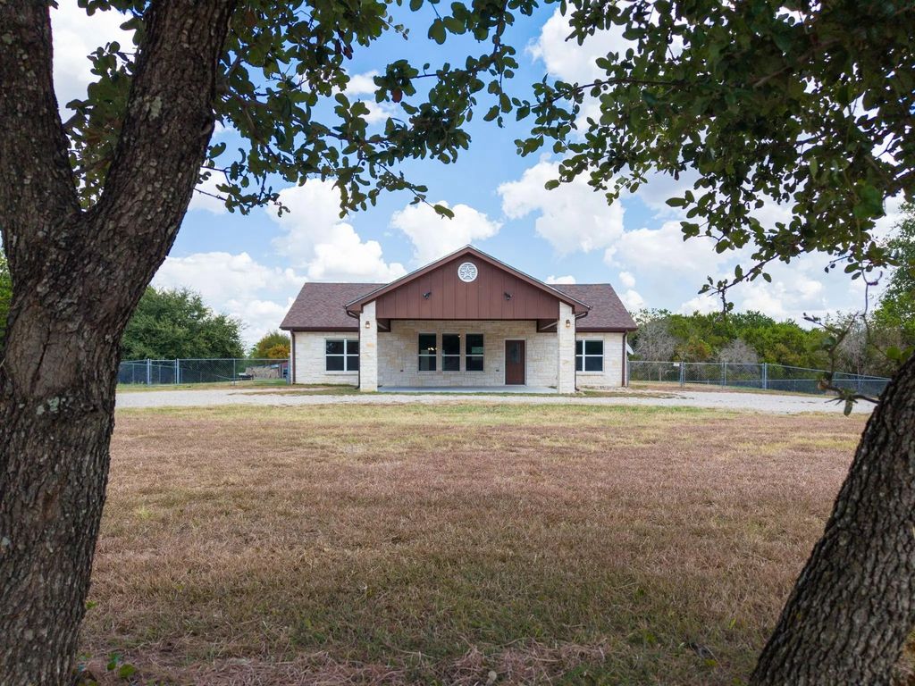 534 County Road 3081, Lampasas