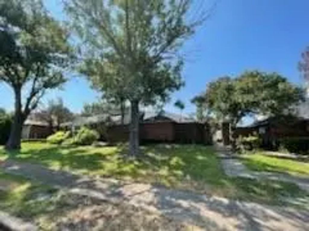 10228 Ridge Oak Street, Dallas