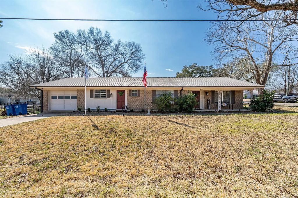 322 N Oleander Street, Grand Saline