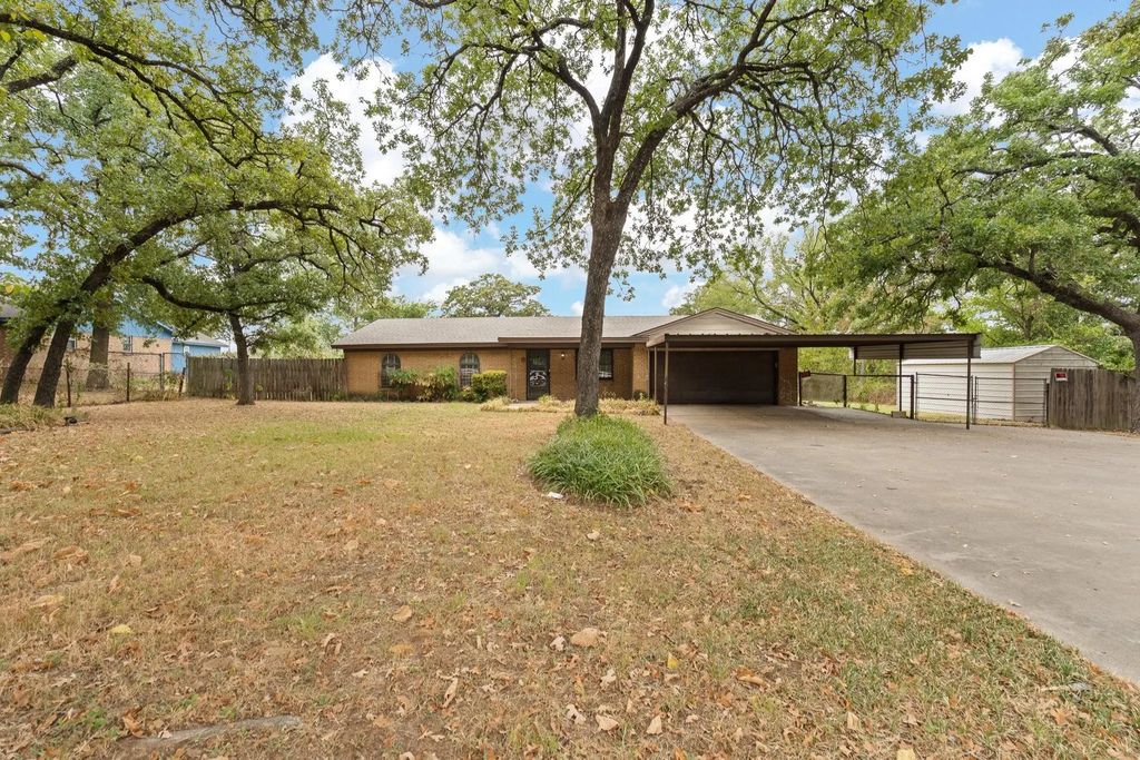 3016 E Renfro Street, Burleson