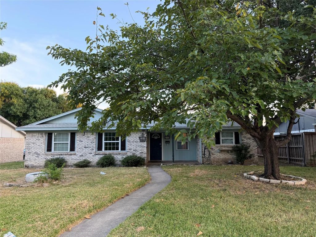 902 Milky Way, Garland