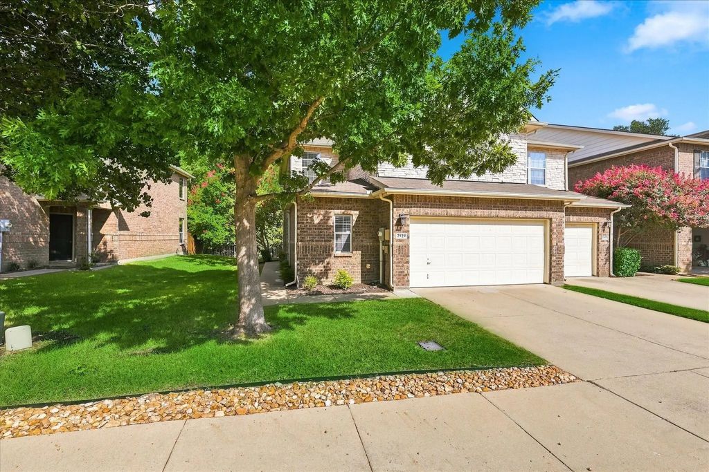 2929 Muirfield Drive, Lewisville