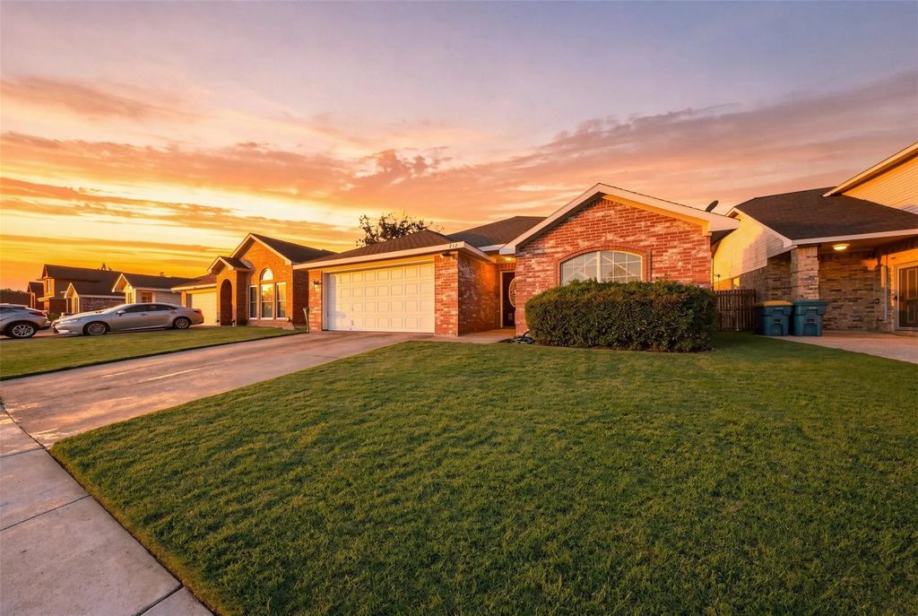 737 Nelson Drive, Cedar Hill