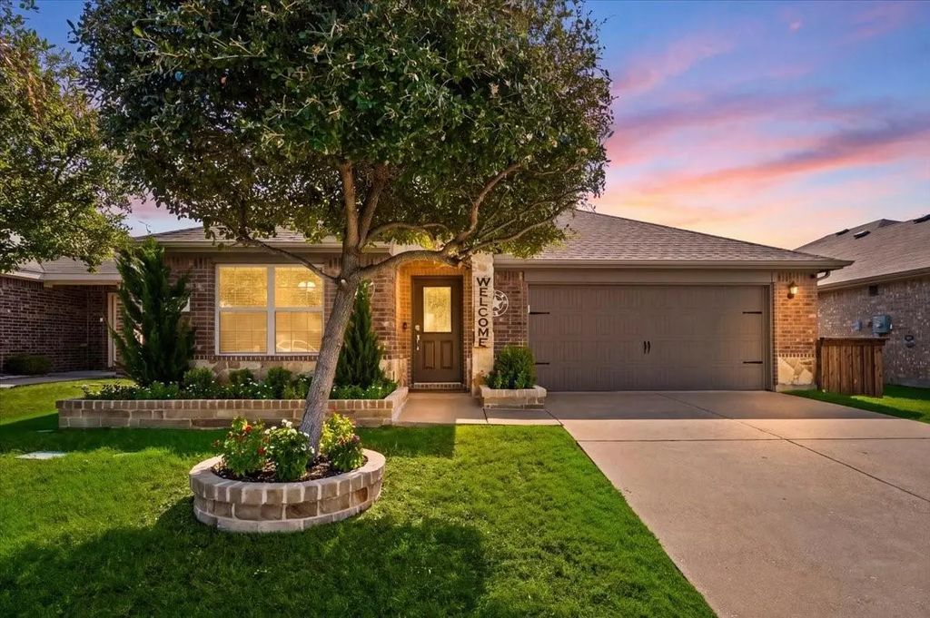 2225 Torch Lake Drive, Forney