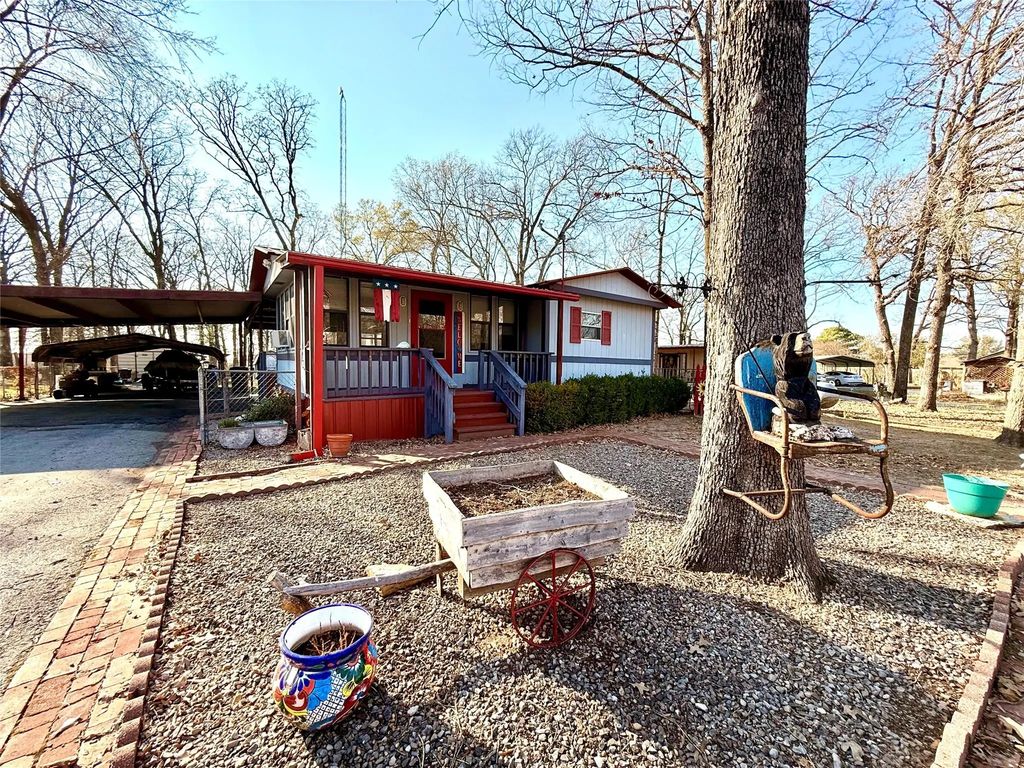 177 County Road 1556, Alba