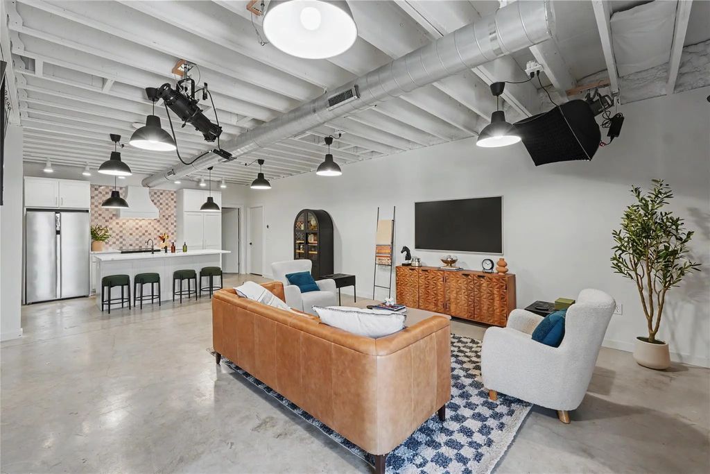 13021 Harmon Road 401, Fort Worth