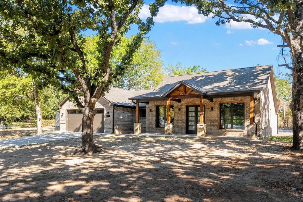 128 Autumn Wood Trail, Gun Barrel City
