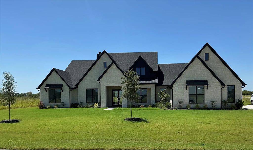 132 Devi Drive, Waxahachie