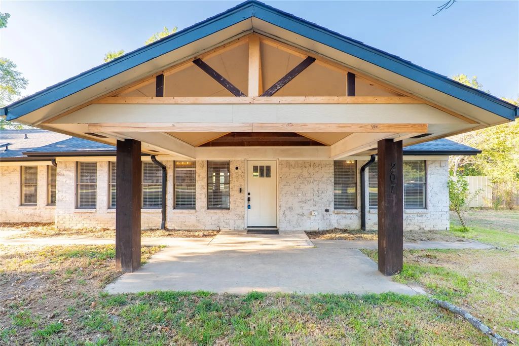 207 Southridge Road, Edgewood