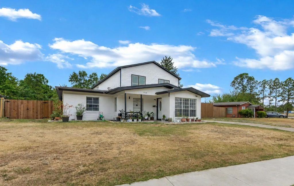 1714 Meadowbrook Lane, Irving
