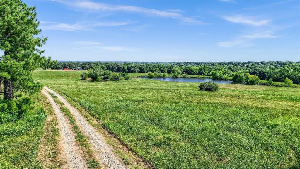 1200 County Road 1215, Savoy