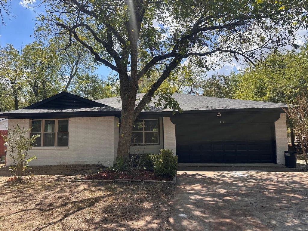 819 W State Street, Terrell