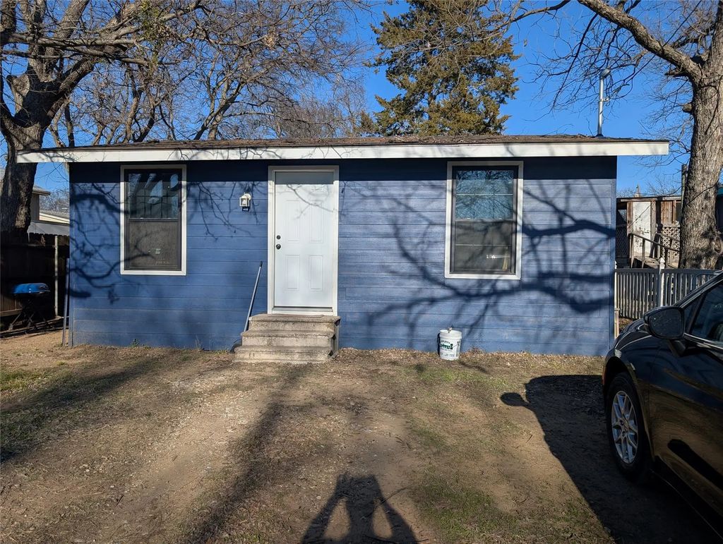 203 S Kouns Street, Cleburne