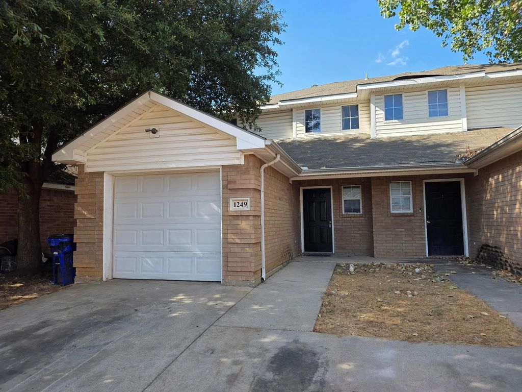 1249 Village Garden Drive, Azle