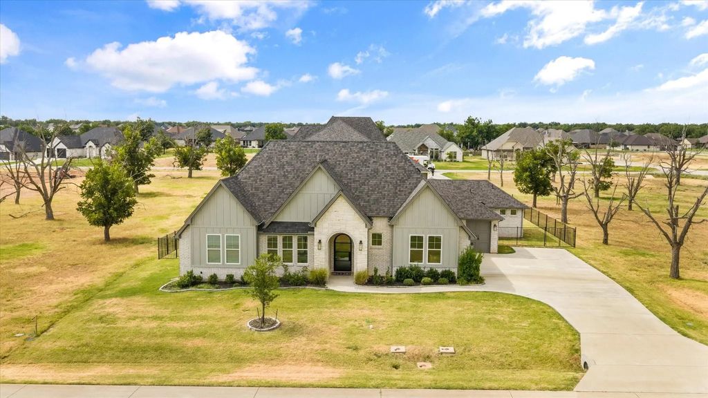 2703 Village Road, Granbury