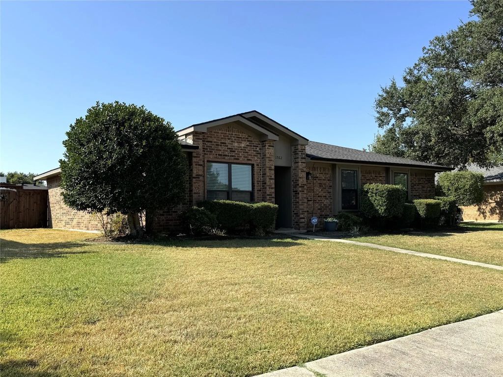 1762 Glencairn Lane, Lewisville