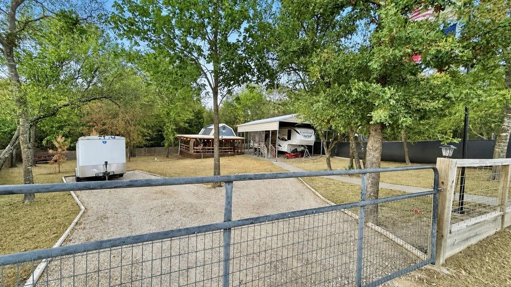 615 Waterfront Row, Quitman