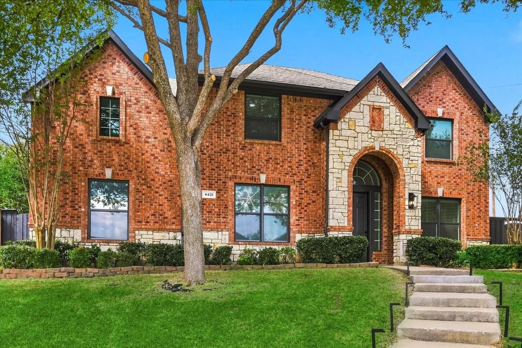 4421 Red Barn, Richardson